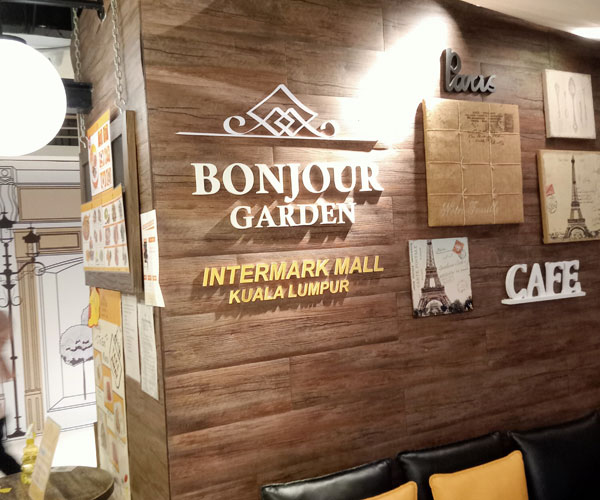 bonjour garden entrance