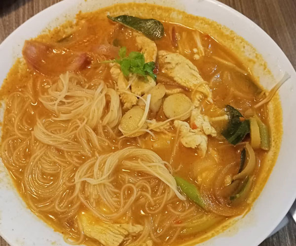 tom yum chicken bihun