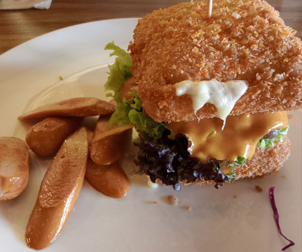 Jumbo Cheese Fountain Beef Burger